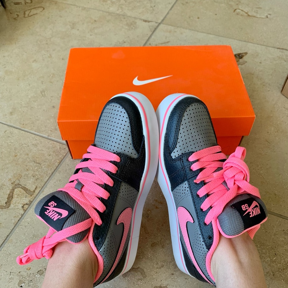 Nike Ruckus Low